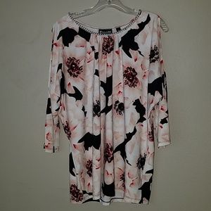 **3 for $20** Floral cold shoulder top
